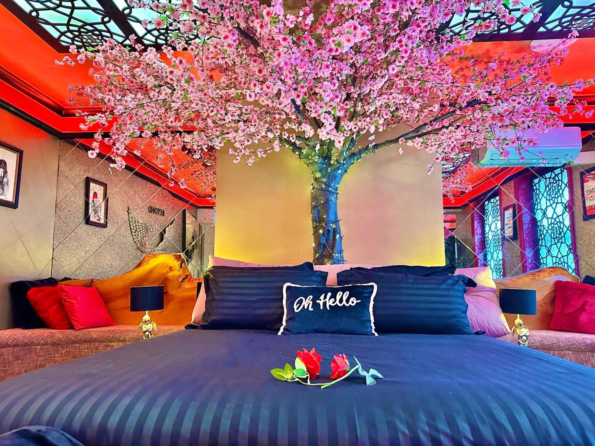 Beyond - Romantic Basement Apartment - Close To Beach - With Parking ボーンマス エクステリア 写真
