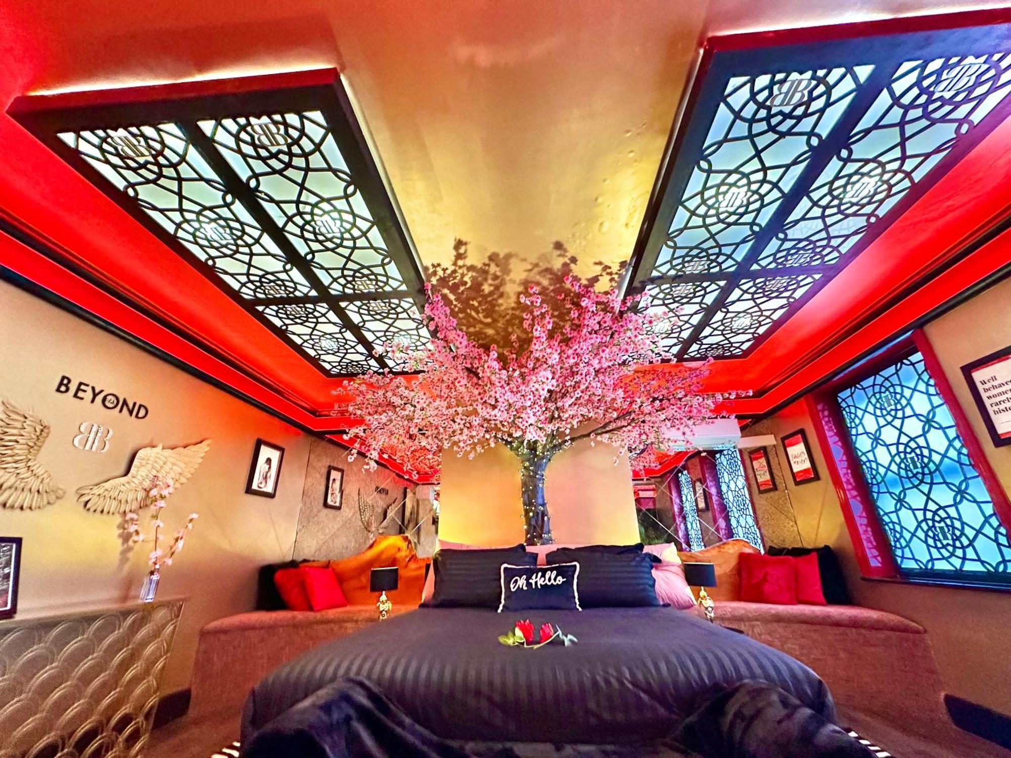 Beyond - Romantic Basement Apartment - Close To Beach - With Parking ボーンマス エクステリア 写真