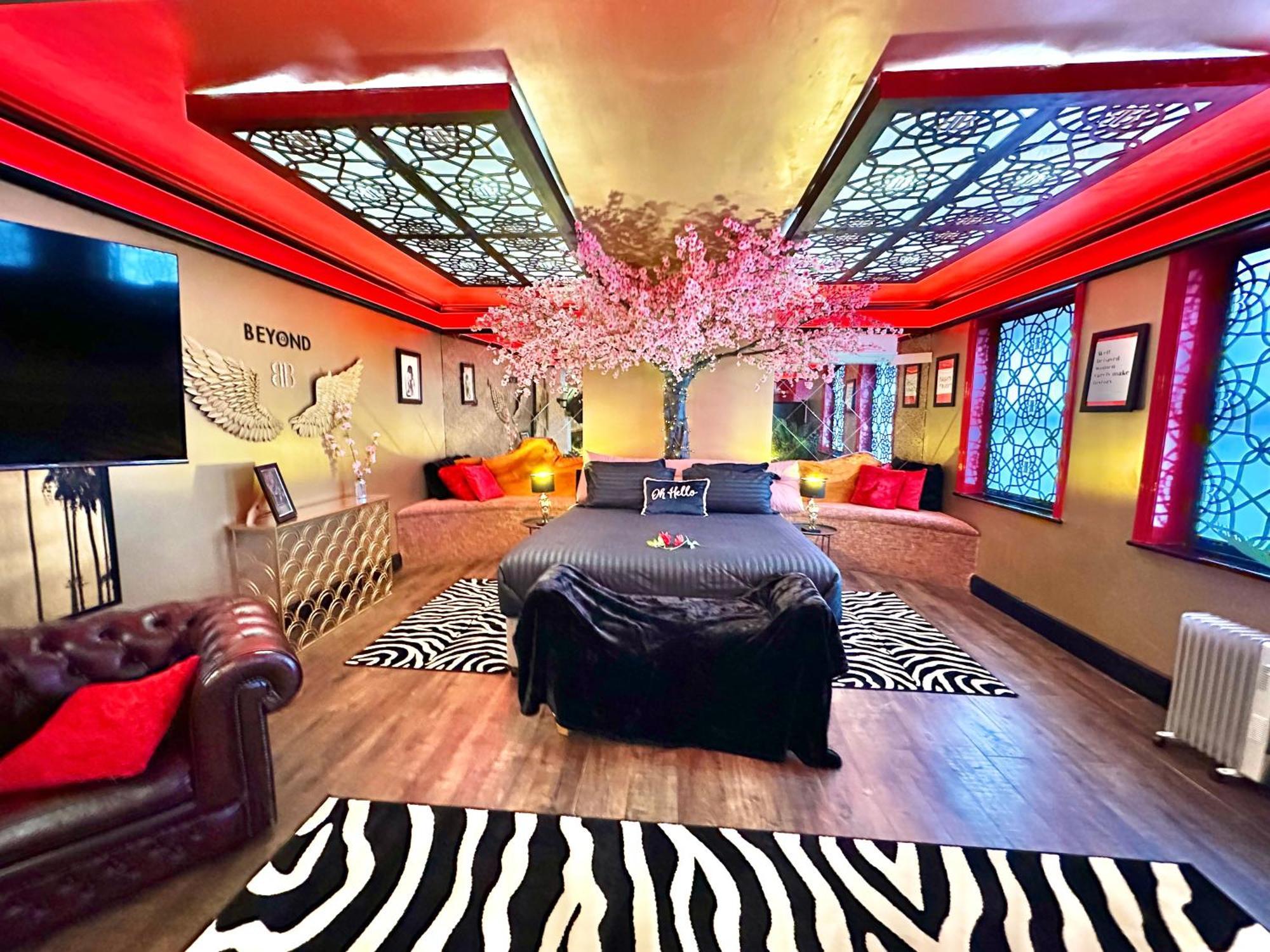 Beyond - Romantic Basement Apartment - Close To Beach - With Parking ボーンマス エクステリア 写真